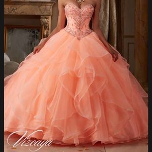 Vizcaya Quinces Dress !! Great Condition